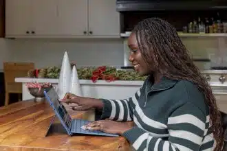 une femme suivant un bilan de compétences